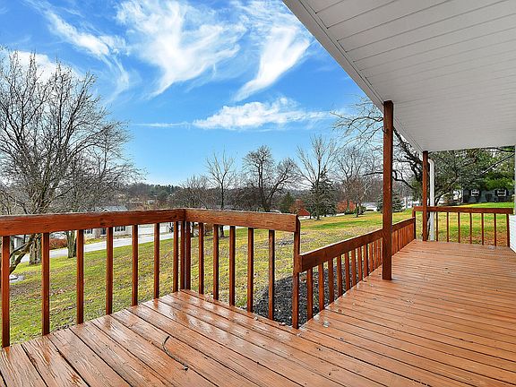 3rd image of 338 Deer Trail Dr