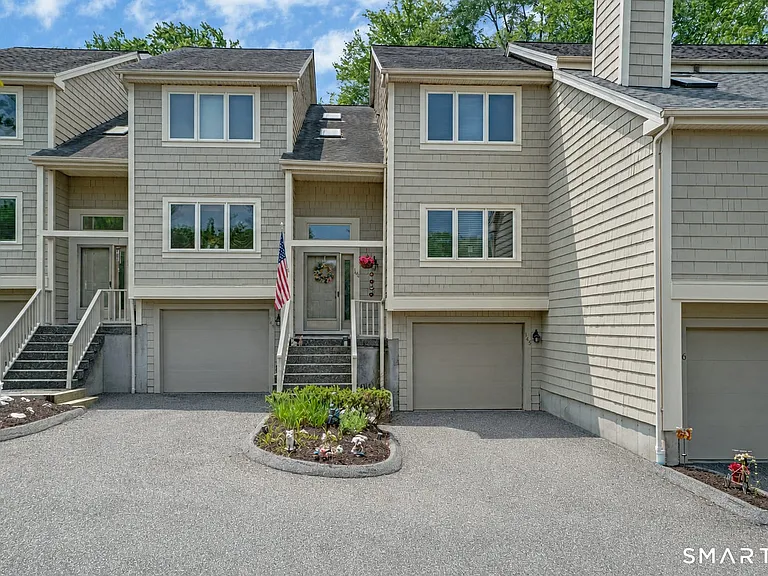 12 Boulevard Dr #24-145 — Photo 1