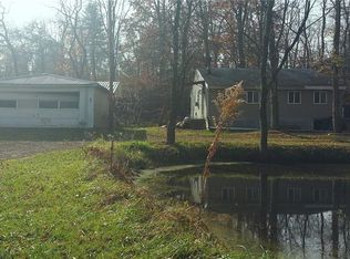 104 Lake Rd, Evans City, PA 16033