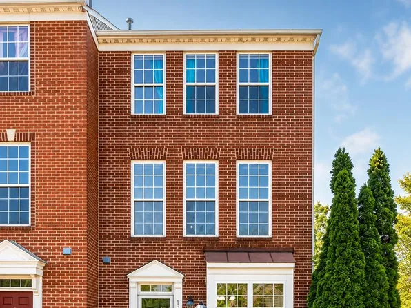 13135 Park Crescent Cir, Herndon, VA 20171