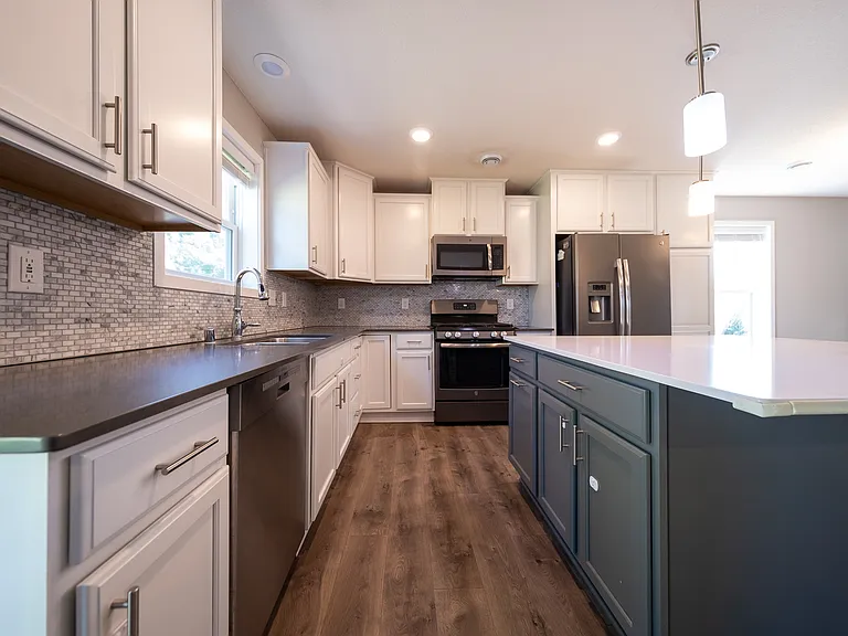 5874 Royalton Rd NE — Photo 4