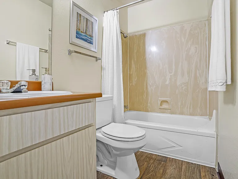 Callaway Apartments — Photo 16