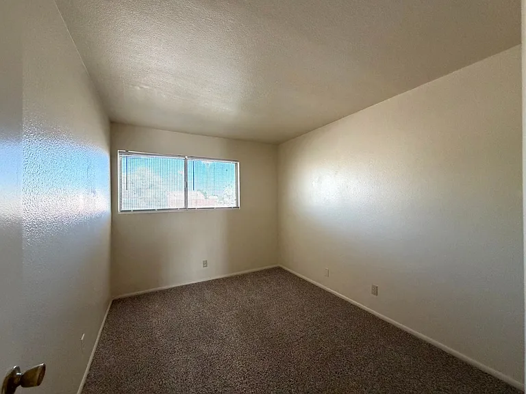 6346 N 47th Ave — Photo 16