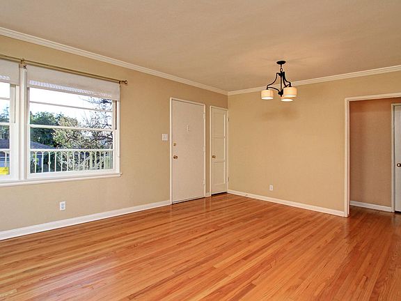 3rd image of 419-422 Roads End St #419
