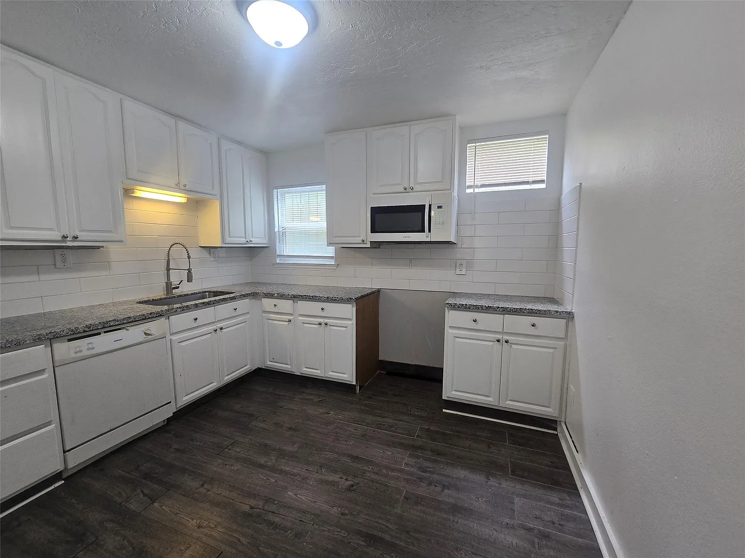 2 bed, 1.0 bath, 692 sqft, $950 — Photo 3