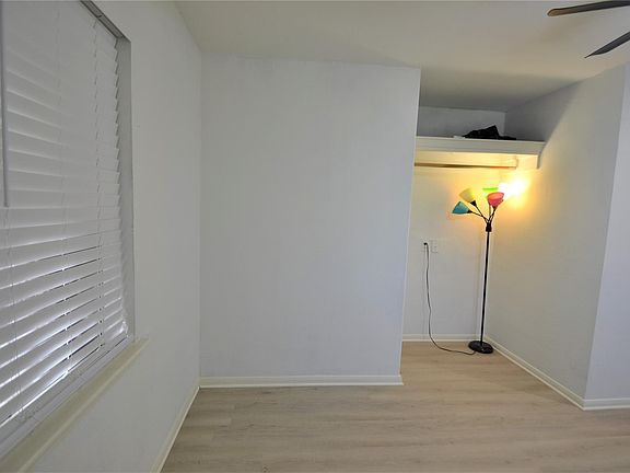 5th image of 406 Pine St