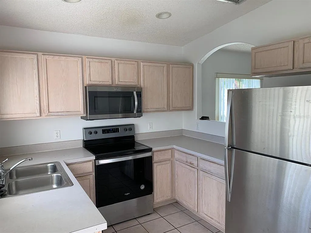 3 bed, 2.0 bath, 1136 sqft, $1,750 — Photo 2