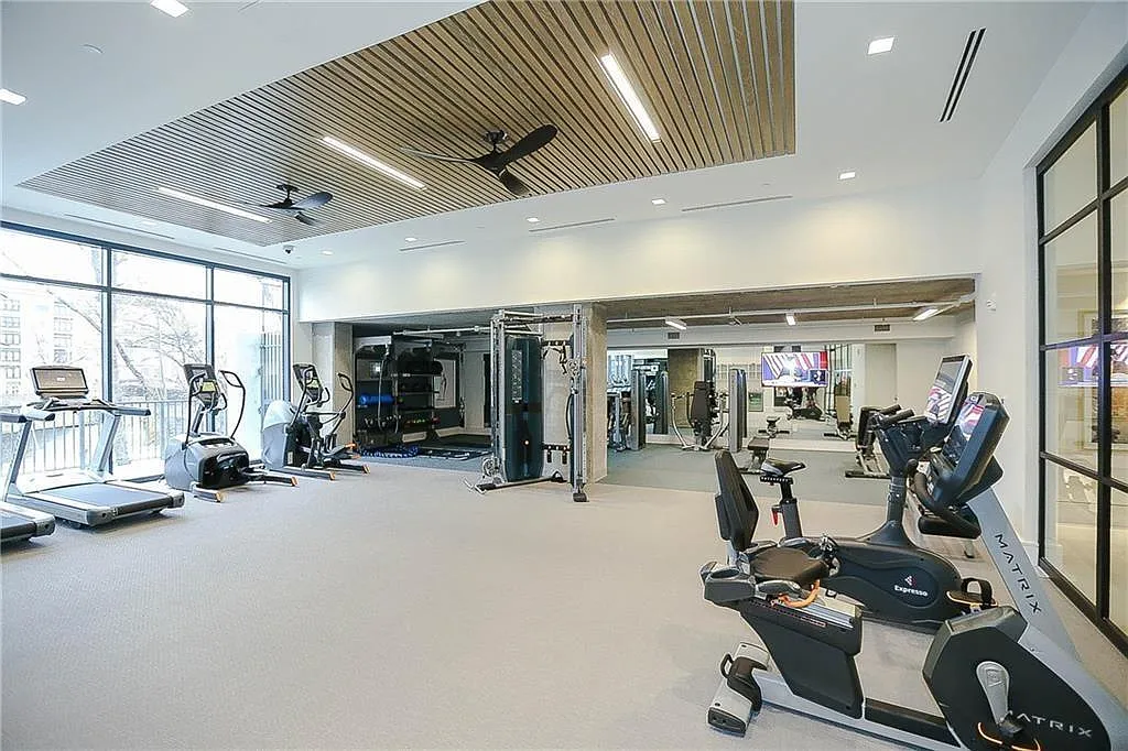 1 bed, 1.0 bath, $1,800 — Photo 4