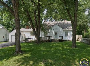 2211 SW Burnett Rd, Topeka, KS 66614