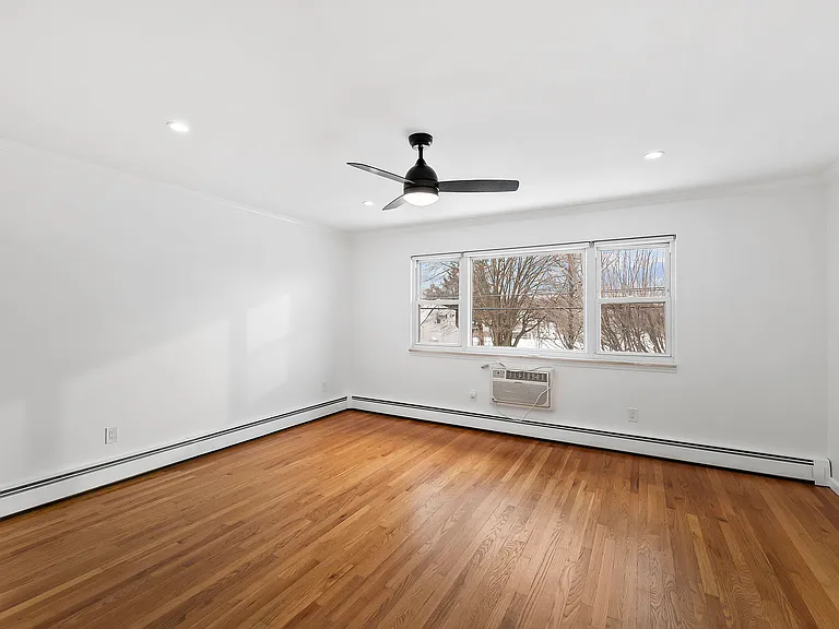 198 Conover Ave #4 — Photo 6