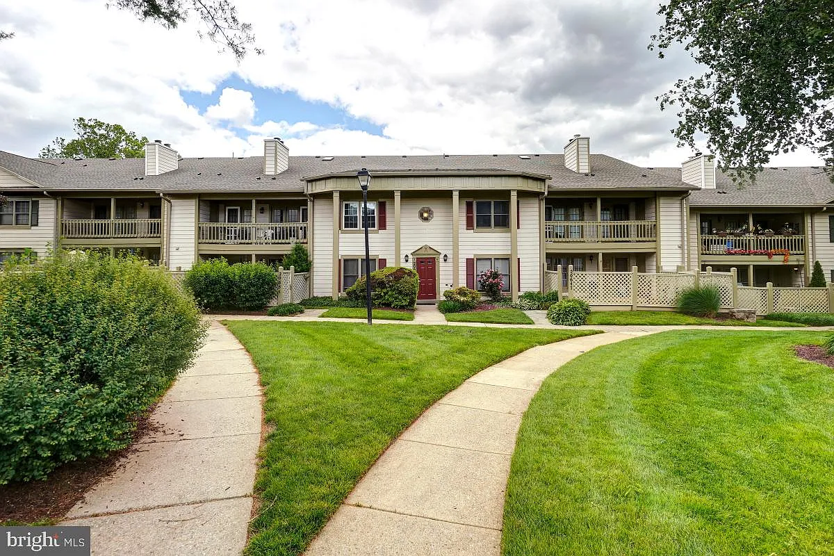 Building Photo - 20649 Shadyside Way #8-128
