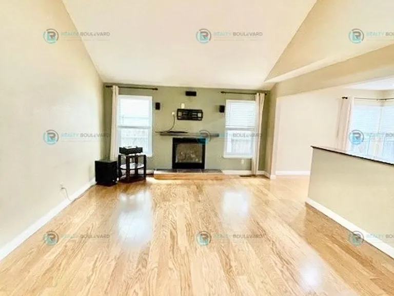 6220 Stone Valley Dr — Photo 5