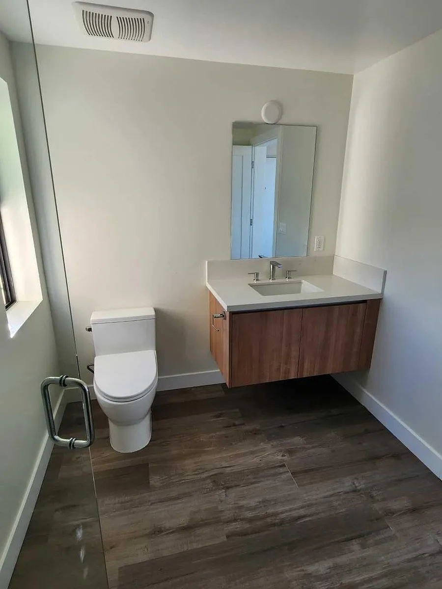 Building Photo - 5232 Willowcrest Ave #303