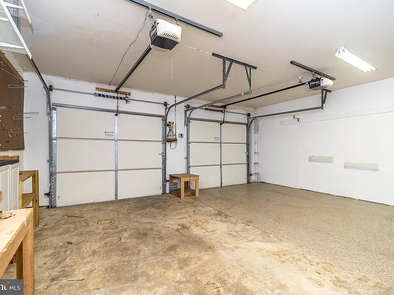 100 Live Oak Dr — Photo 43