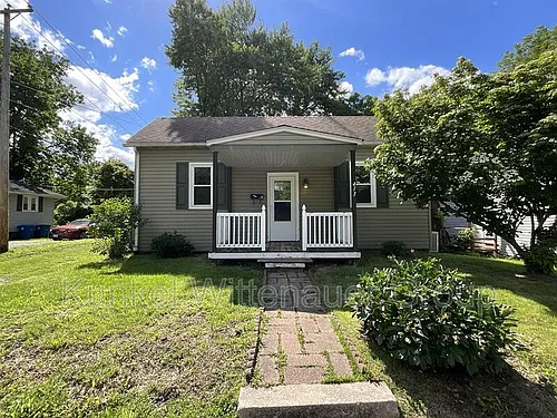 413 N Center St Photo 1