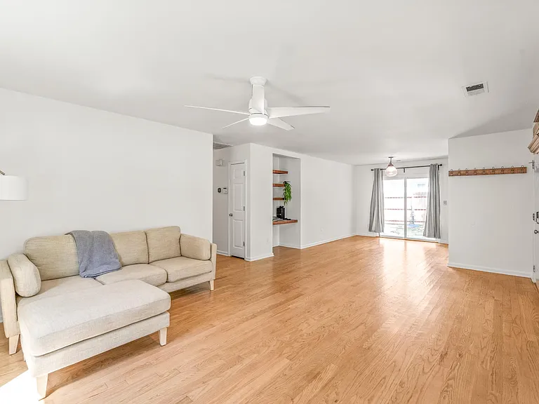1118 Polk St — Photo 11