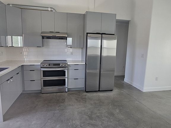 4th image of 2922 Naples Dr #2