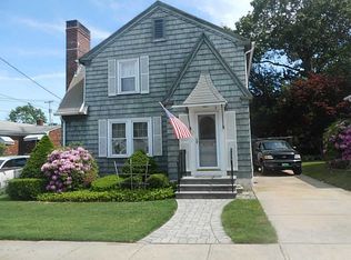 12 Mayfair Rd, Warwick, RI 02888