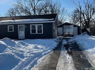 7002 N Pine St, Davenport, IA 52806