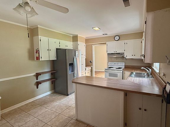 4th image of 1090 3rd St