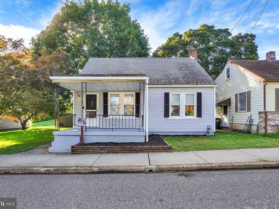 1st image of 1108 W College Ave