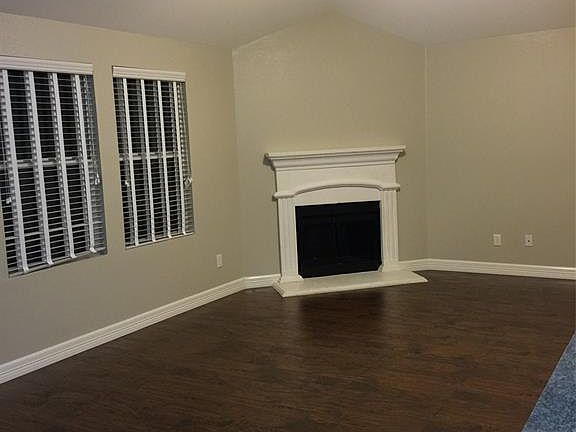 3rd image of 917 Fleming St