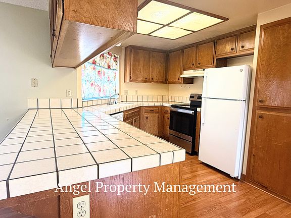 2nd image of 2208 Begonia Ct