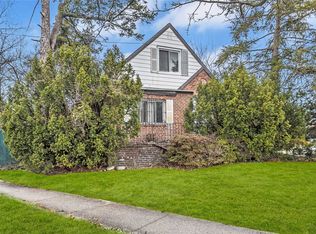 50-18 196th St, Fresh Meadows, NY 11365