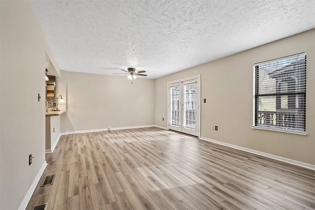 3 bed, 4.0 bath, 1464 sqft, $1,850 — Photo 2