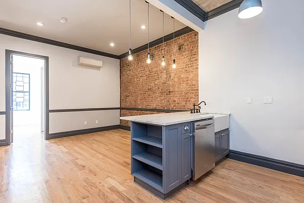Rented by Nooklyn NYC LLC | media 36