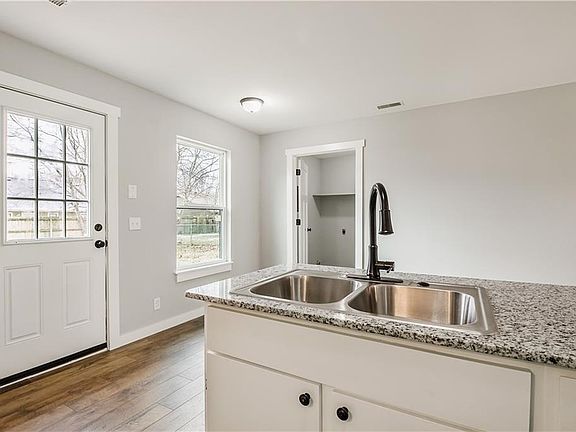 5th image of 3406 W Olive St