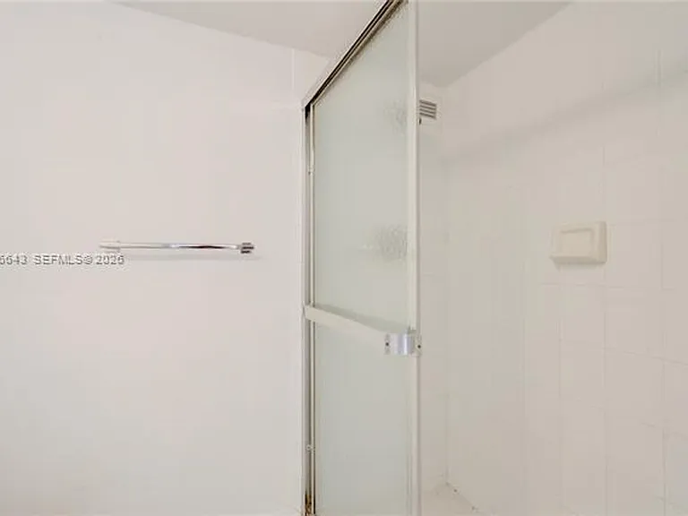 5161 Collins Ave #516 — Photo 30
