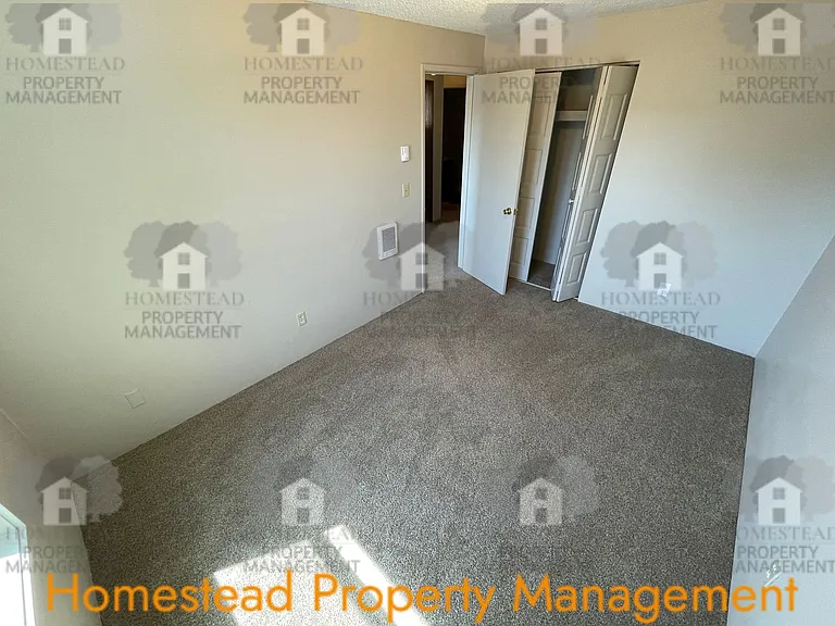 1630 Monmouth St — Photo 12