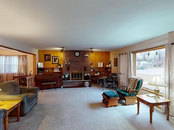 3rd image of 396 Willowbrook Dr