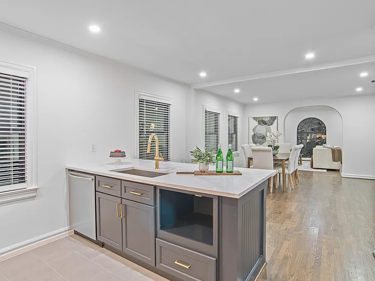 1835 Cedar Crest Blvd — Photo 14
