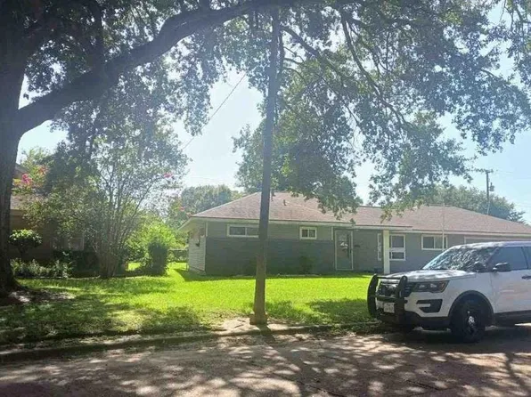 4331 Dogwood St, Groves, TX 77619