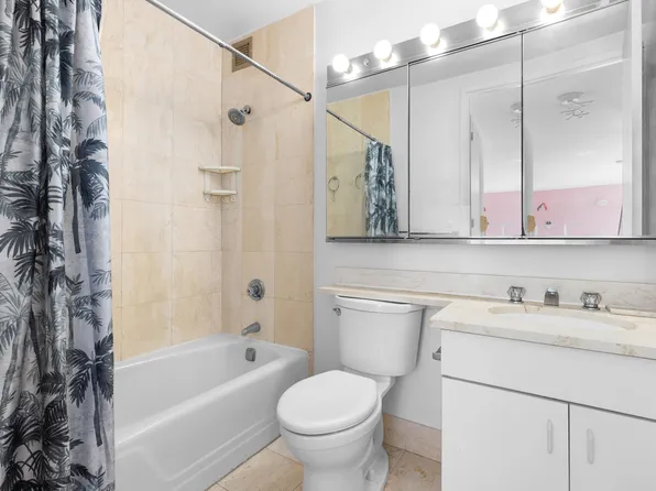 250 South End Avenue image 4 of 4