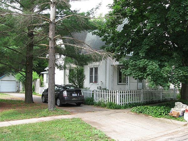 1st image of 212 Goodhue St