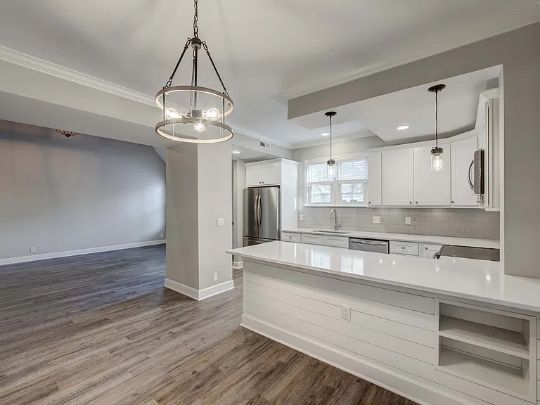 1129 W Main St #4 — Photo 8
