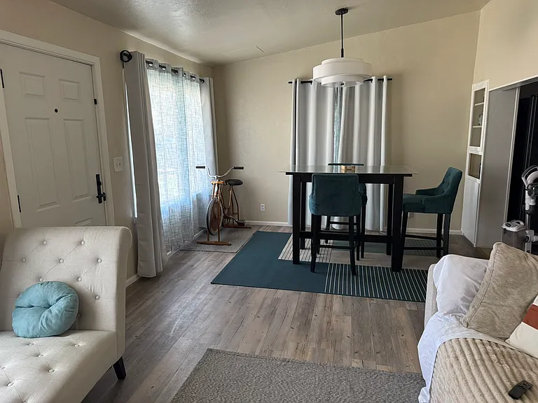 557 Jefferson St — Photo 32