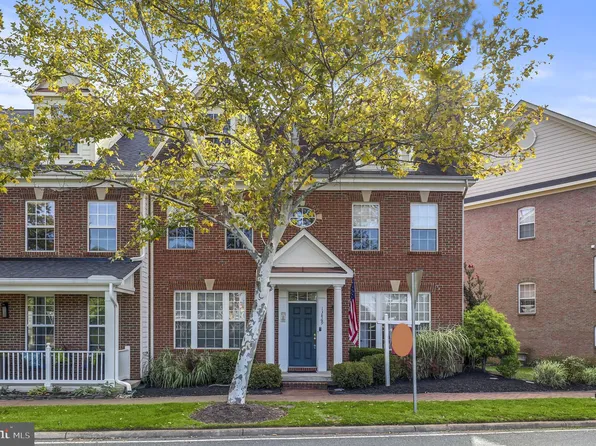 13869 Palisades St, Woodbridge, VA 22191
