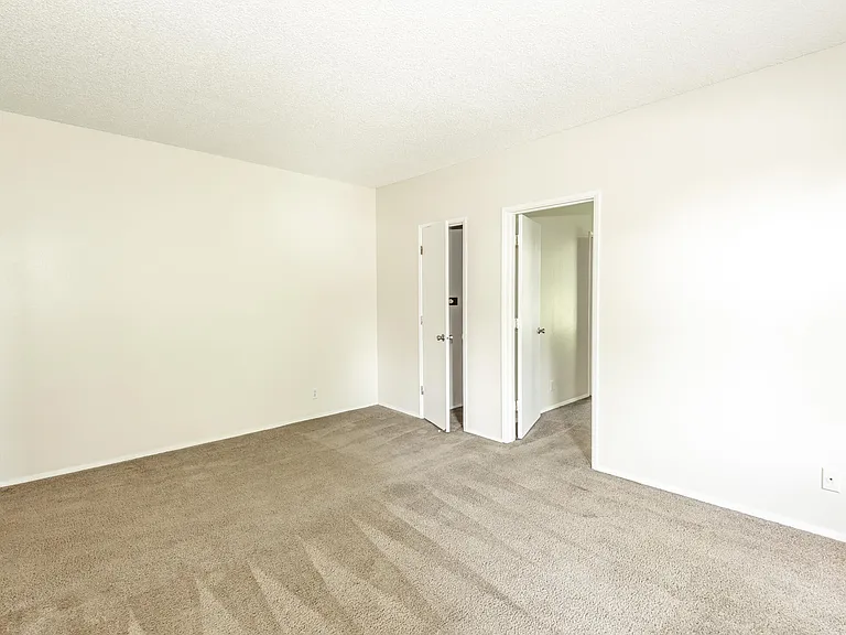 Grandview Apartments — Photo 17