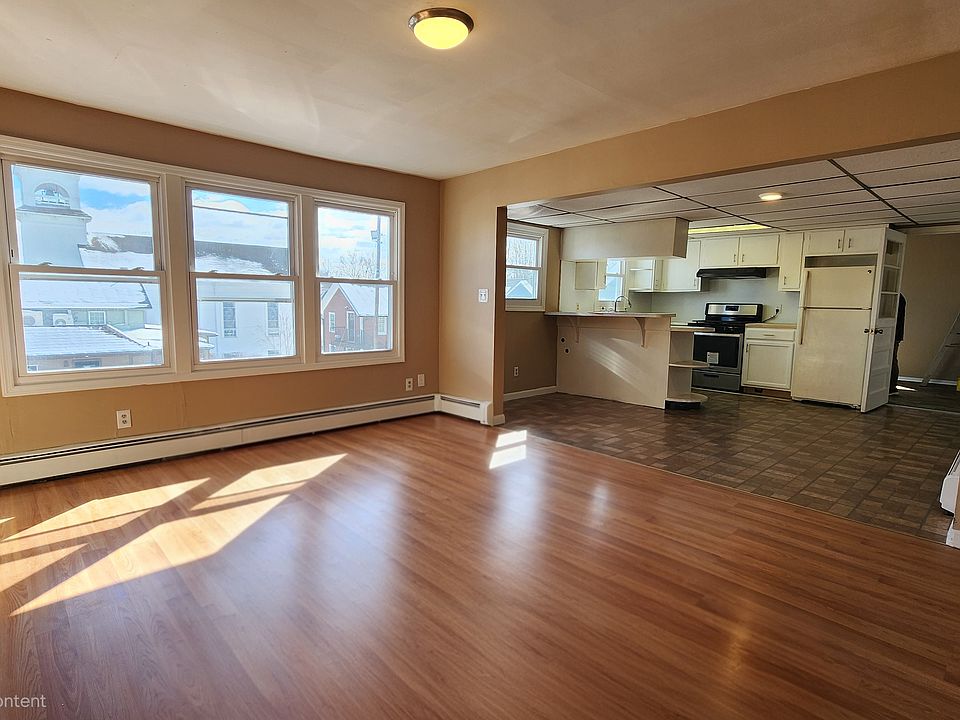 1st image of 4 Broad St Unit 1