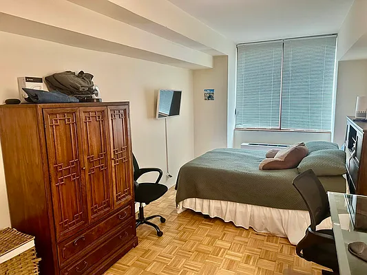 Sold by NY Home & Living Inc. | media 15