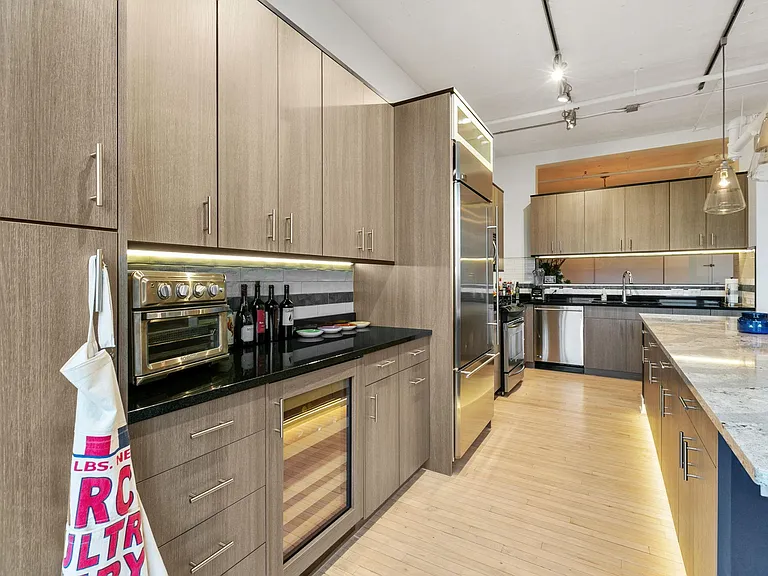 290 Market St #702 — Photo 5