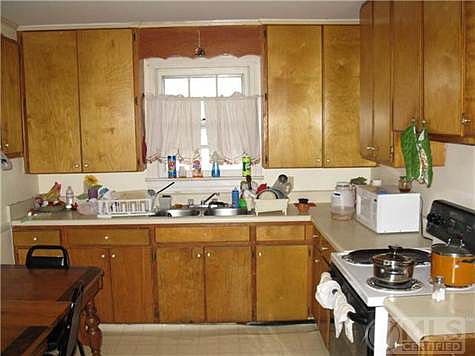 2nd image of 302 Meadow Dr