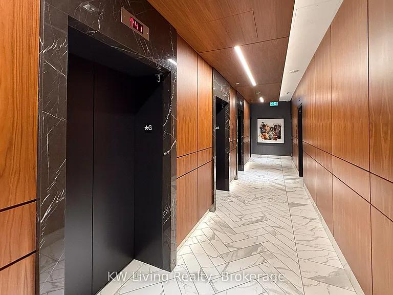 327 King St W #1302 — Photo 27
