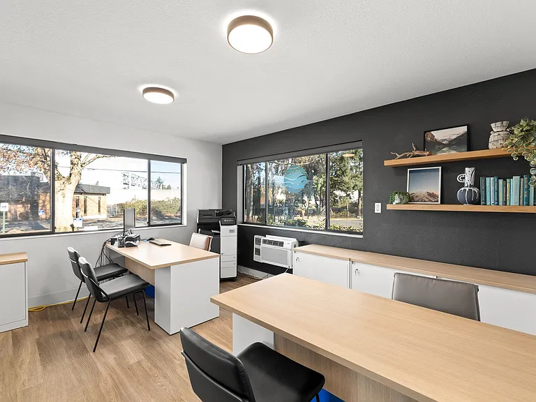 Lake Crest Apartments — Photo 12