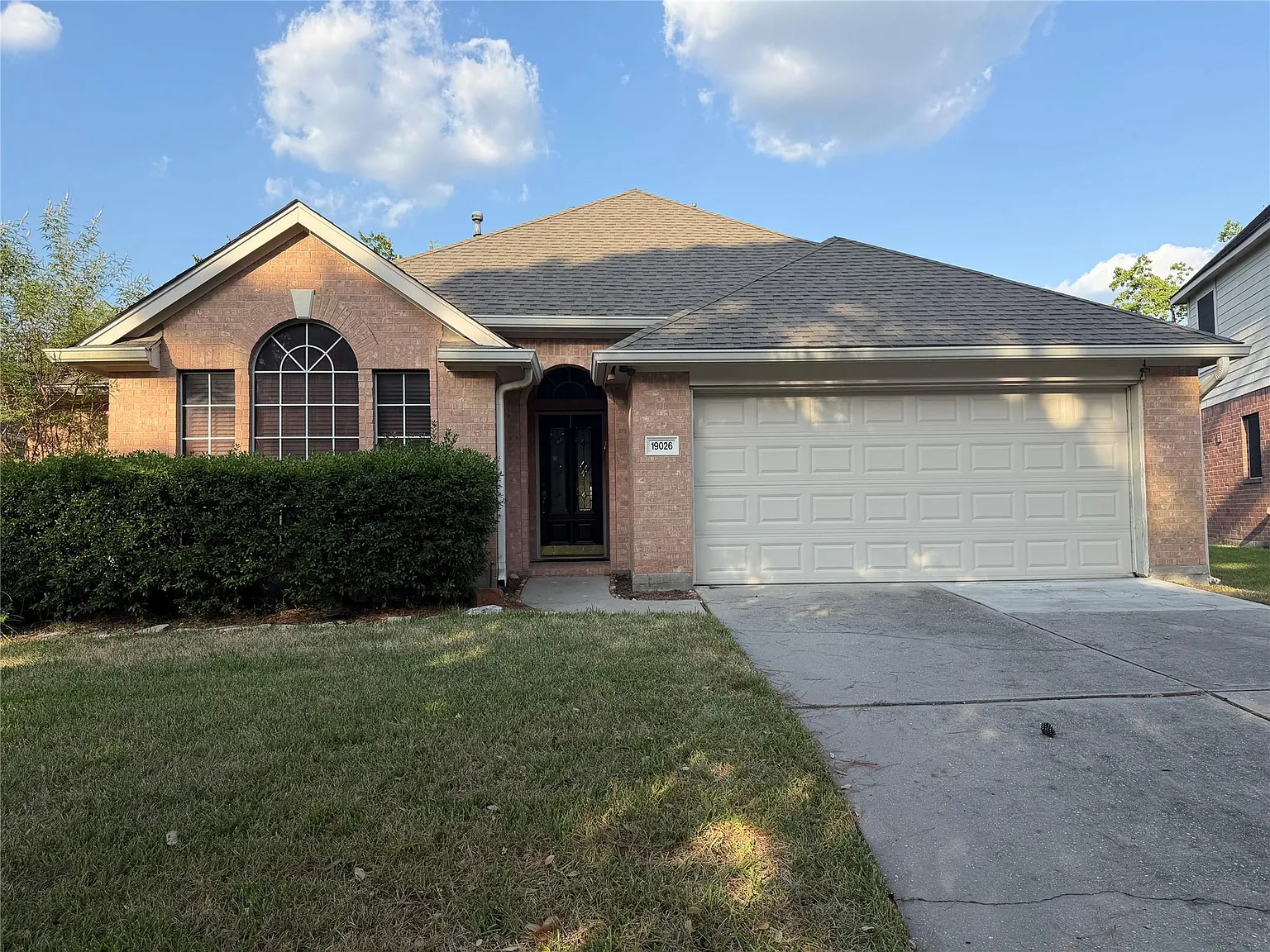 3 bed, 2.0 bath, 2074 sqft, $2,400 — Photo 1