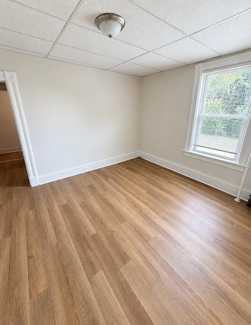 17-19 Olive Ave — Photo 4